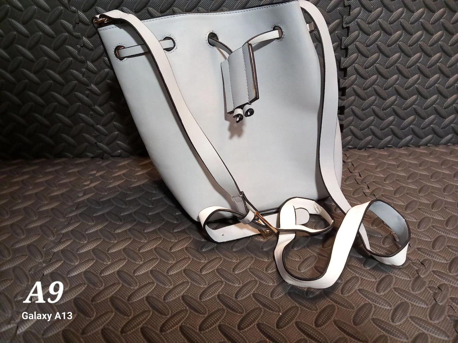 Sac seau C&A chic et tendance – Blanc / Gris clair brillant